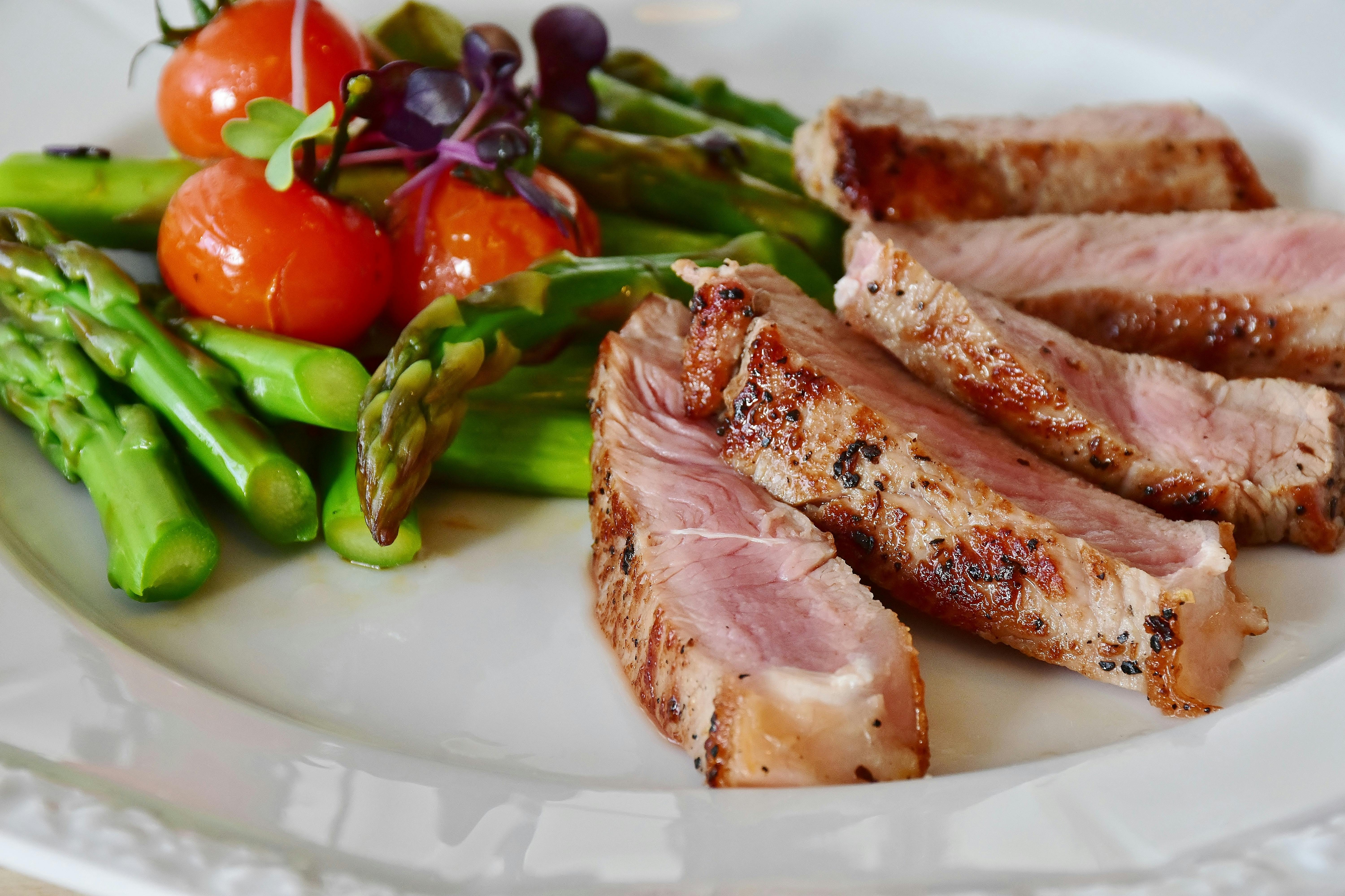 asparagus-steak-veal-steak-veal-361184.jpeg?auto=compress&cs=tinysrgb&w=1260&h=750&dpr=1